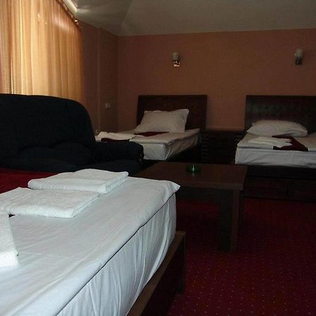 Hotel Roma Приштина Экстерьер фото