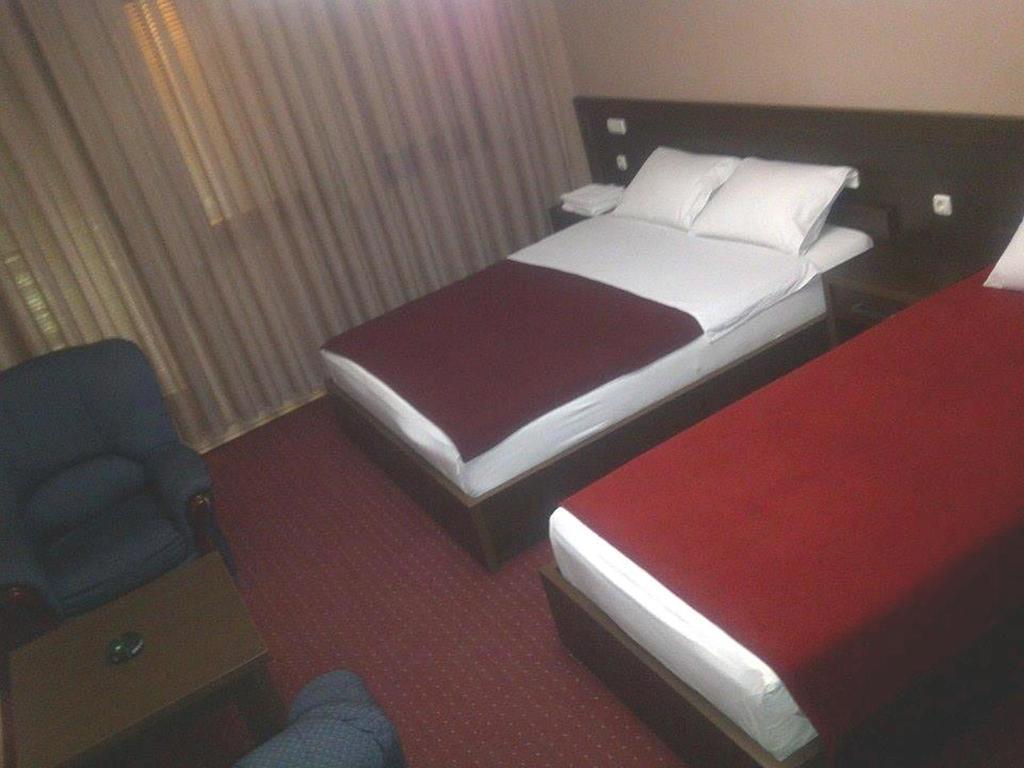Hotel Roma Приштина Номер фото